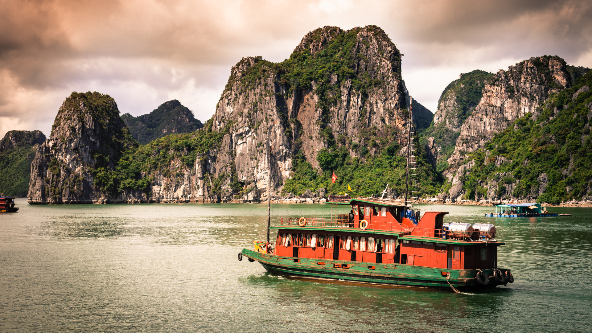 Guide Chụp Ảnh Hạ Long: Bình Minh, Hoàng Hôn và Những Khung Hình Người Ta Hay Bỏ Lỡ